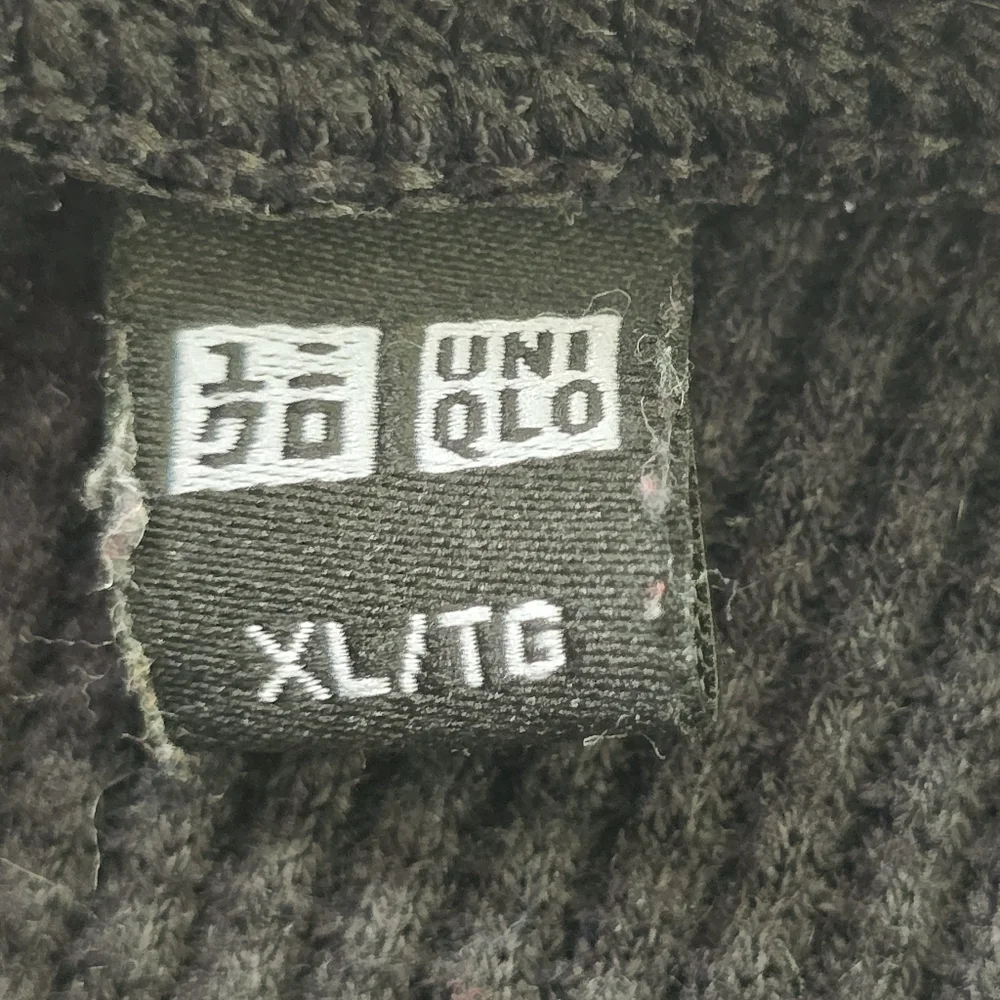 Uniqlo Black Waffle Knit Crewneck Long Sleeve Top Sz XL Textured - Picture 2 of 7